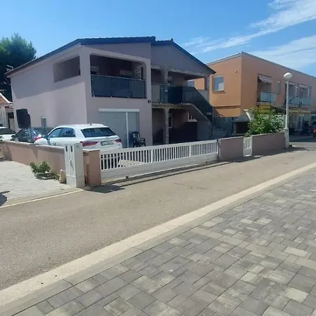 Kiara Apartment Vir